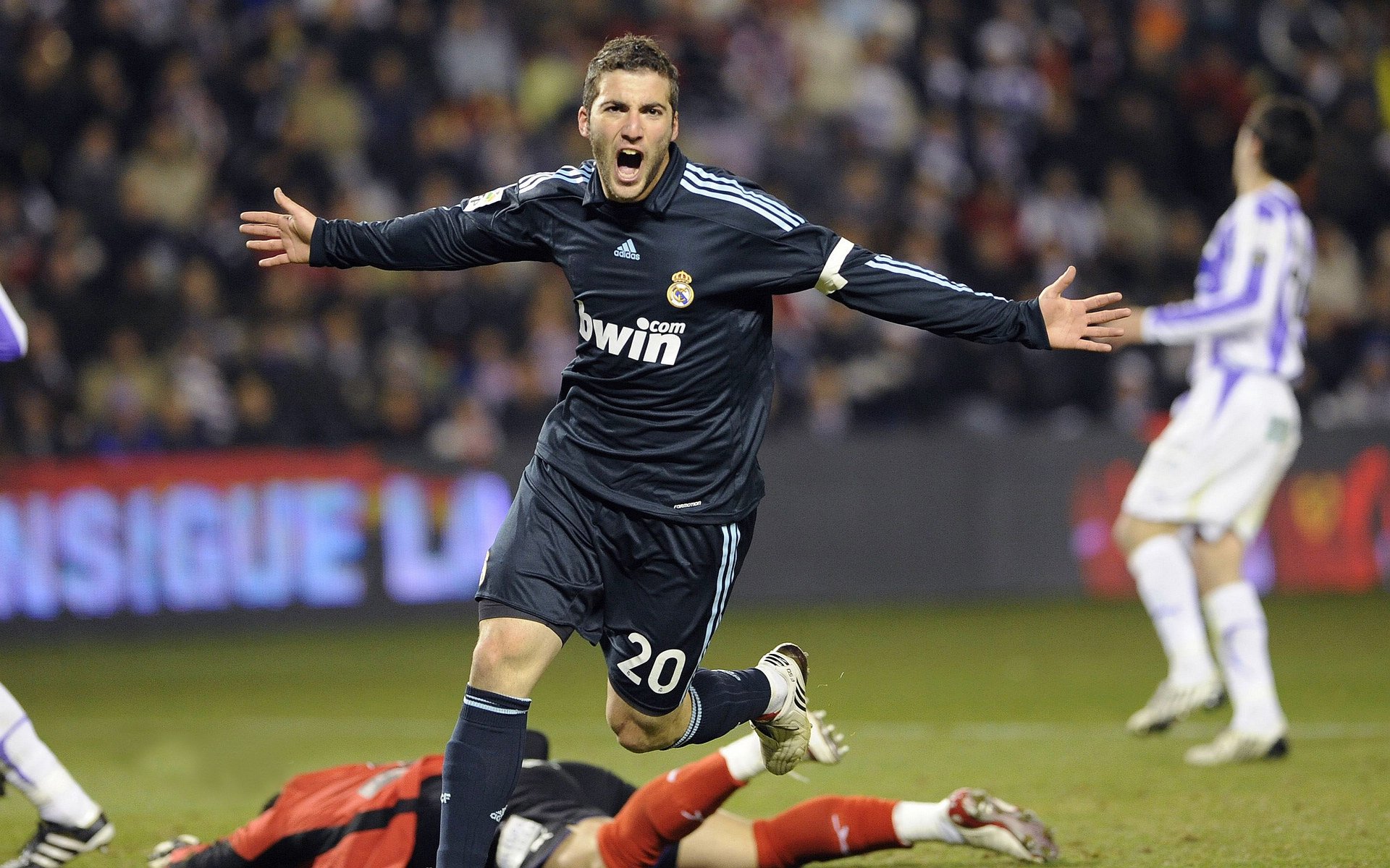 “萨尔·巴赫携手南非羚羊队,亮相国际赛场”