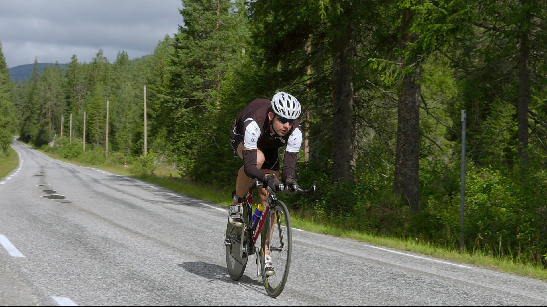 开云官方网站-凯尔·查默斯赛后感谢团队支持，查尔斯凯恩
